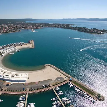 Apartament Bianca - With Terrace Near The Sea *