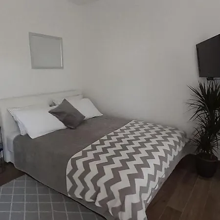 Bianca - With Terrace Near The Sea Appartement Sukošan