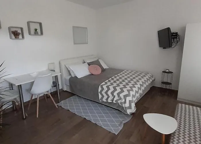 Bianca - With Terrace Near The Sea Apartamento Sukošan