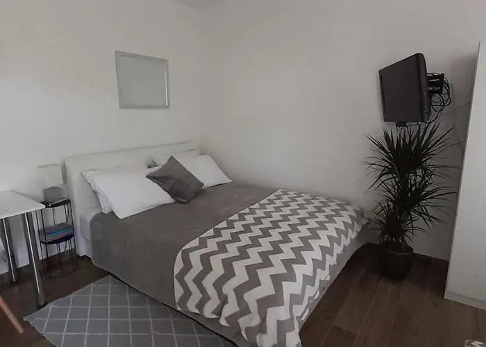 Bianca - With Terrace Near The Sea Apartment Sukošan