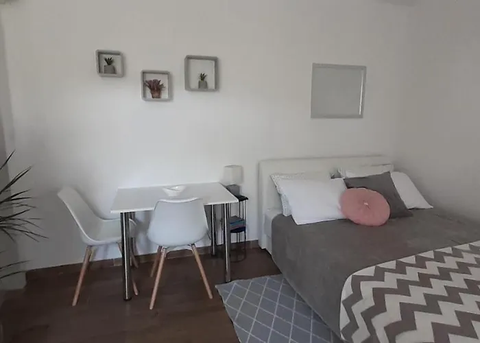 Apartment Bianca - With Terrace Near The Sea Sukošan