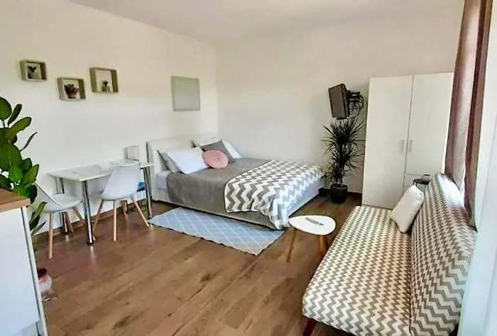 Bianca - With Terrace Near The Sea Apartment Sukošan