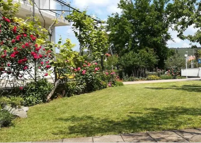 Bianca - With Terrace Near The Sea Apartamento Sukošan